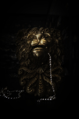 Second Floor Lion with Pearls, 2014
