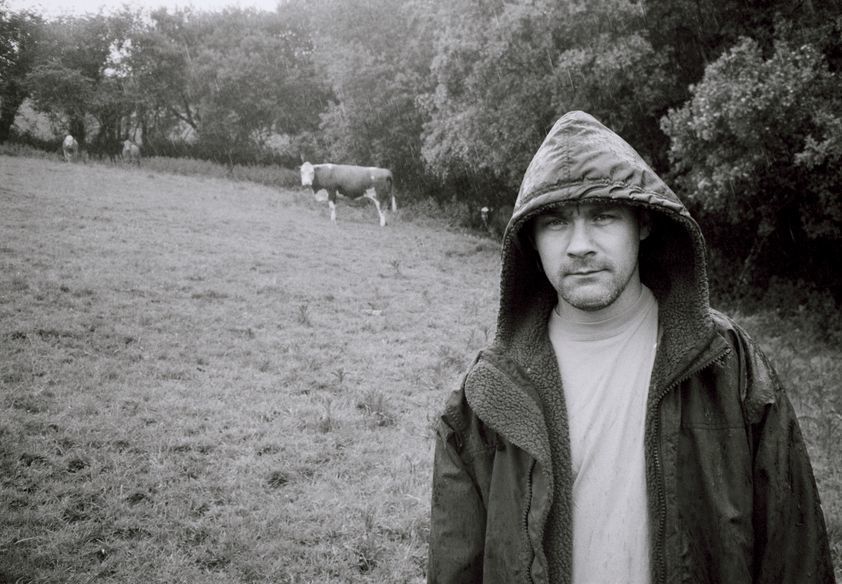 Damien Hirst, Devon, 1997 by Johnnie Shand Kydd © Johnnie Shand Kydd. All Rights Reserved, DACS/Artimage 2018. Photo: Johnnie Shand Kydd Damien Hirst, Devon, 1997