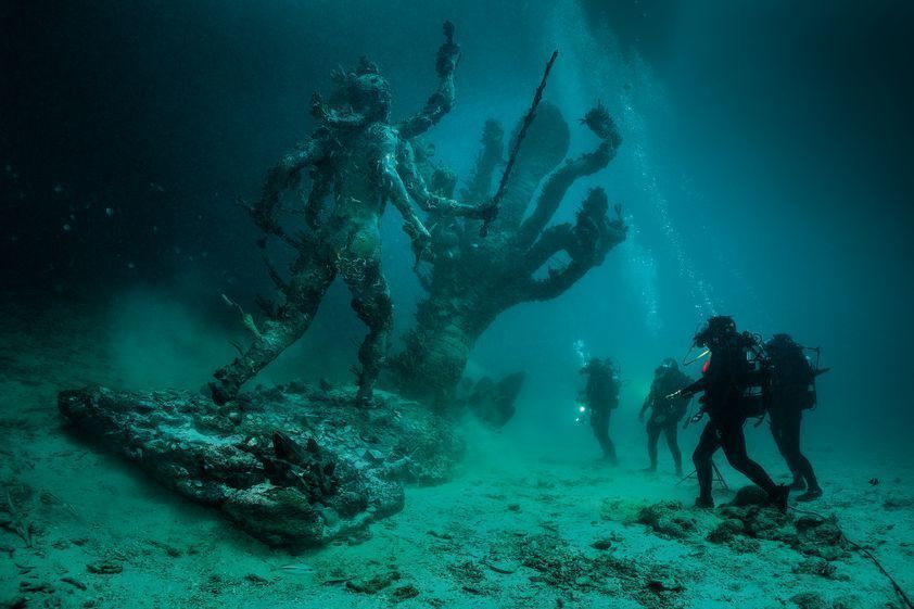 Hydra and Kali Discovered by Four Divers by Damien Hirst © Damien Hirst and Science Ltd. All rights reserved, DACS/Artimage 2018 Hydra and Kali Discovered by Four Divers