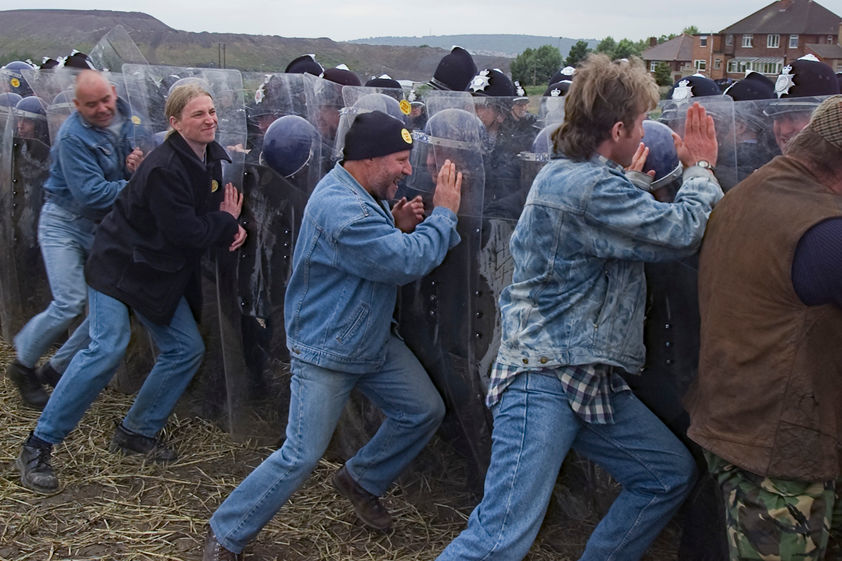 Jeremy Deller's re-enactment of the Battle of Orgreave, 17 June 2001 by Martin Jenkinson © Martin Jenkinson Image Library. All rights reserved. DACS/Artimage 2018 Jeremy Deller's re-enactment of the Battle of Orgreave, 17 June 2001