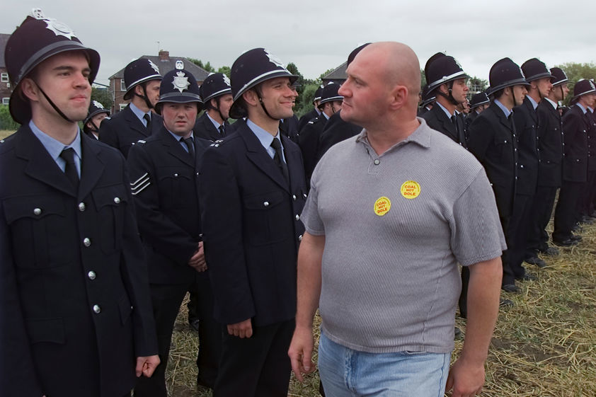 Jeremy Deller's re-enactment of the Battle of Orgreave, 17 June 2001 by Martin Jenkinson © Martin Jenkinson Image Library. All rights reserved. DACS/Artimage 2018 Jeremy Deller's re-enactment of the Battle of Orgreave, 17 June 2001