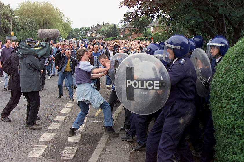 Jeremy Deller's re-enactment of the Battle of Orgreave, 17 June 2001 by Martin Jenkinson © Martin Jenkinson Image Library. All rights reserved. DACS/Artimage 2018 Jeremy Deller's re-enactment of the Battle of Orgreave, 17 June 2001