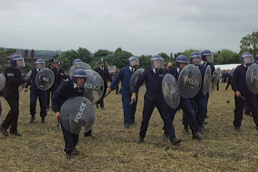 Jeremy Deller's re-enactment of the Battle of Orgreave, 17 June 2001 by Martin Jenkinson © Martin Jenkinson Image Library. All rights reserved. DACS/Artimage 2018 Jeremy Deller's re-enactment of the Battle of Orgreave, 17 June 2001