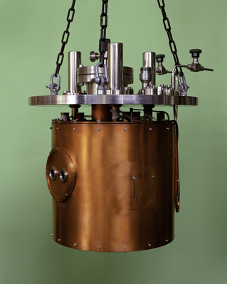 Low Temperature Cryostat, Deep Blue Series, 1997