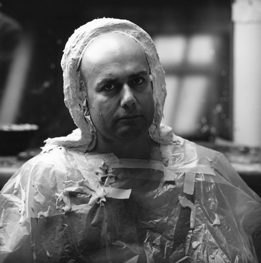 Marc Quinn, 1999 by Nicholas Sinclair © Nicholas Sinclair. All rights reserved, DACS/Artimage 2018 Marc Quinn, 1999