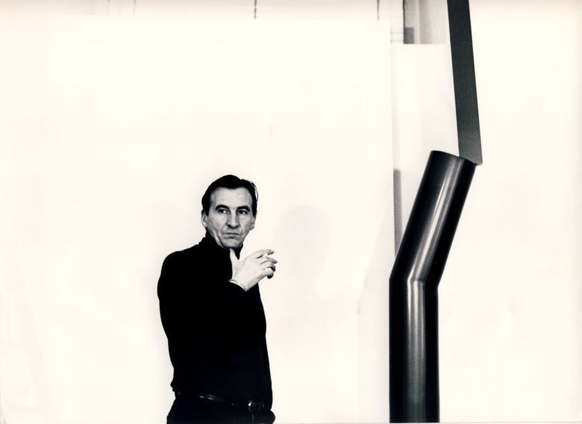 William Turnbull with Sculpture, 1966 by William Turnbull © Estate of William Turnbull. All rights reserved, DACS/Artimage 2018. Photo: Kim Lim William Turnbull with Sculpture, 1966